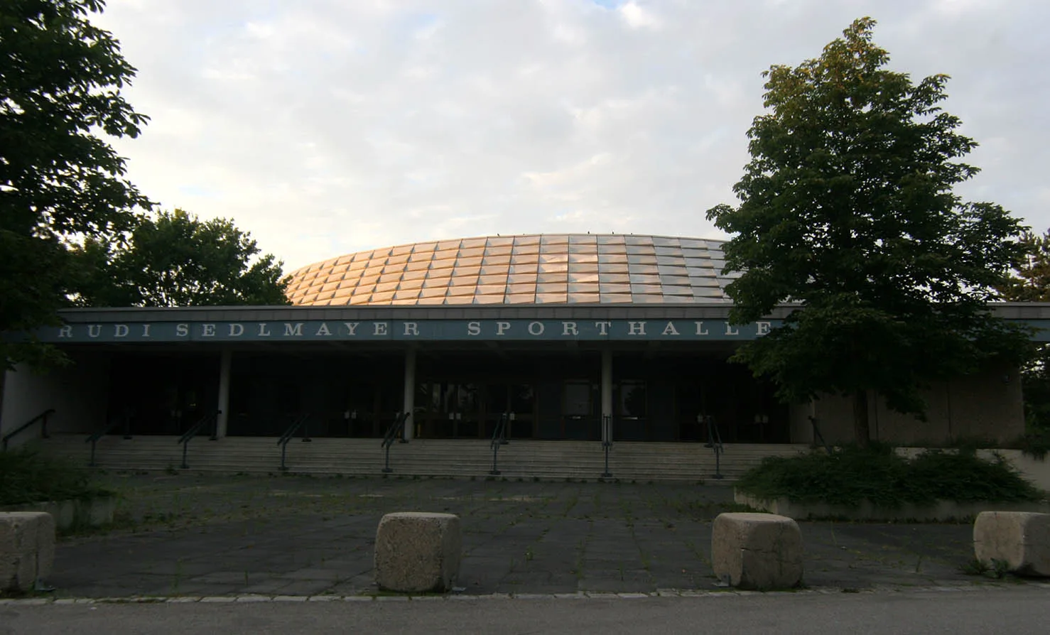 Le Rudi-Sedlmayer-Halle à Munich, la salle qui a accueilli la finale de basket-ball des Jeux olympiques de 1972 (photographie de 2007)
