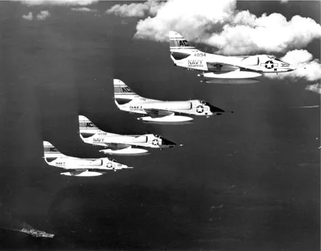 Avions A4D-2 Skyhawk en vol au-dessus de l’USS Essex pendant l’invasion de la baie des Cochons, avril 1961