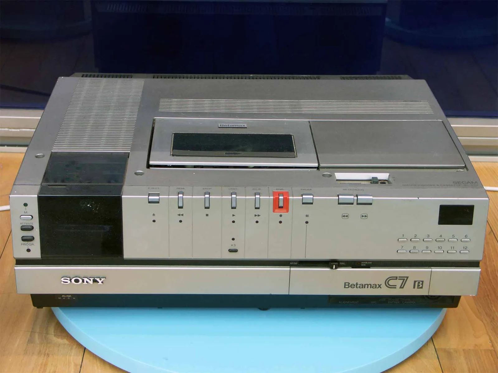 Un magnétoscope domestique Sony Betamax, le format lancé par Sony en 1975