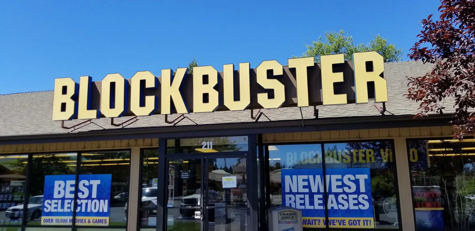 Façade du dernier magasin Blockbuster encore en activité, à Bend en Oregon