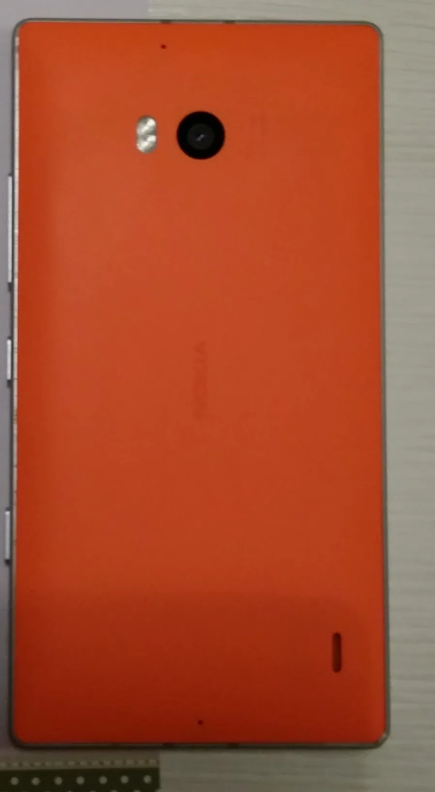 Un smartphone Microsoft Nokia Lumia 930, produit de l’acquisition ratée