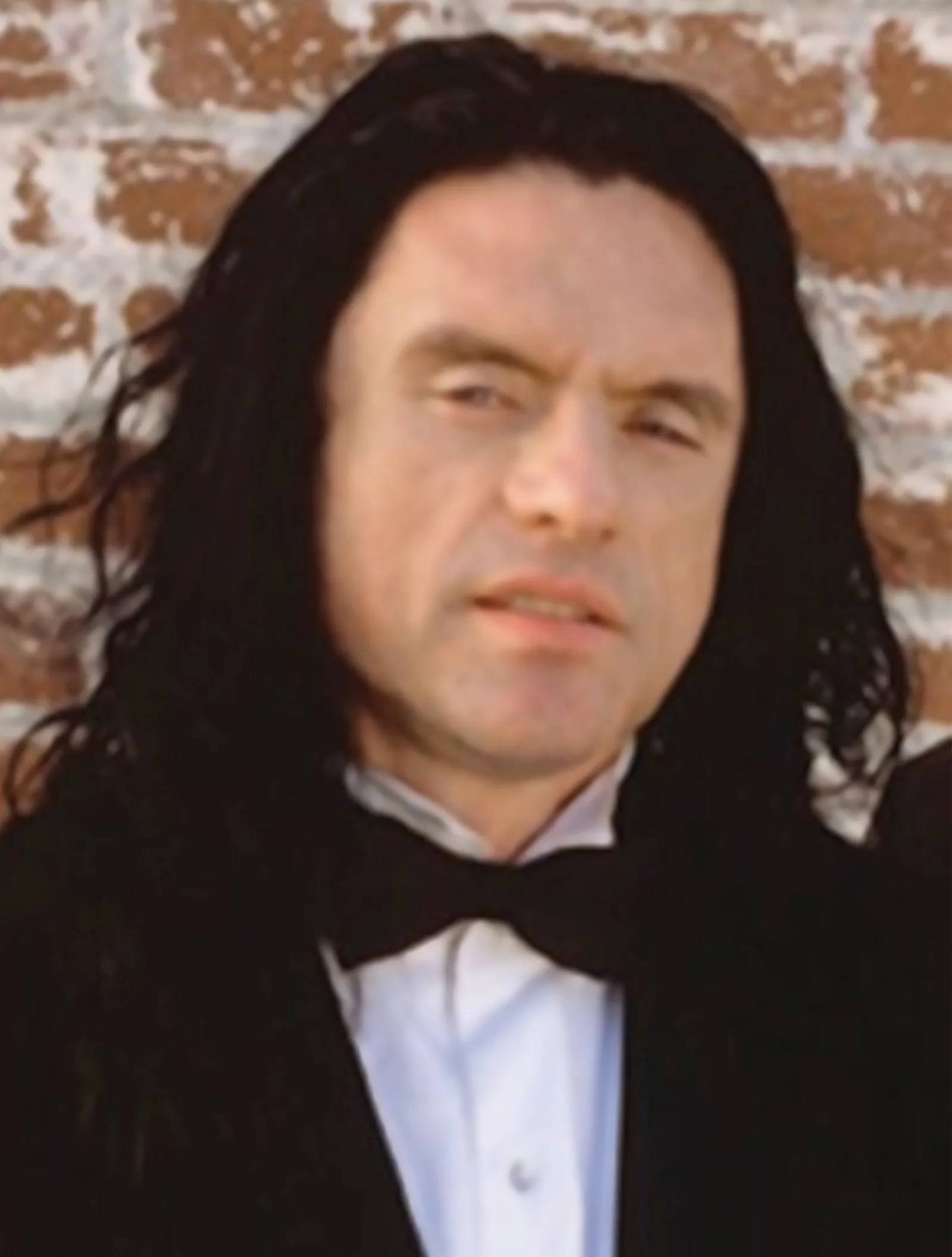 Tommy Wiseau dans le rôle de Johnny, photo promotionnelle du film The Room (2003)
