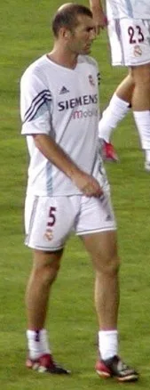 Zinedine Zidane, capitaine de l’équipe de France, photographié en 2003